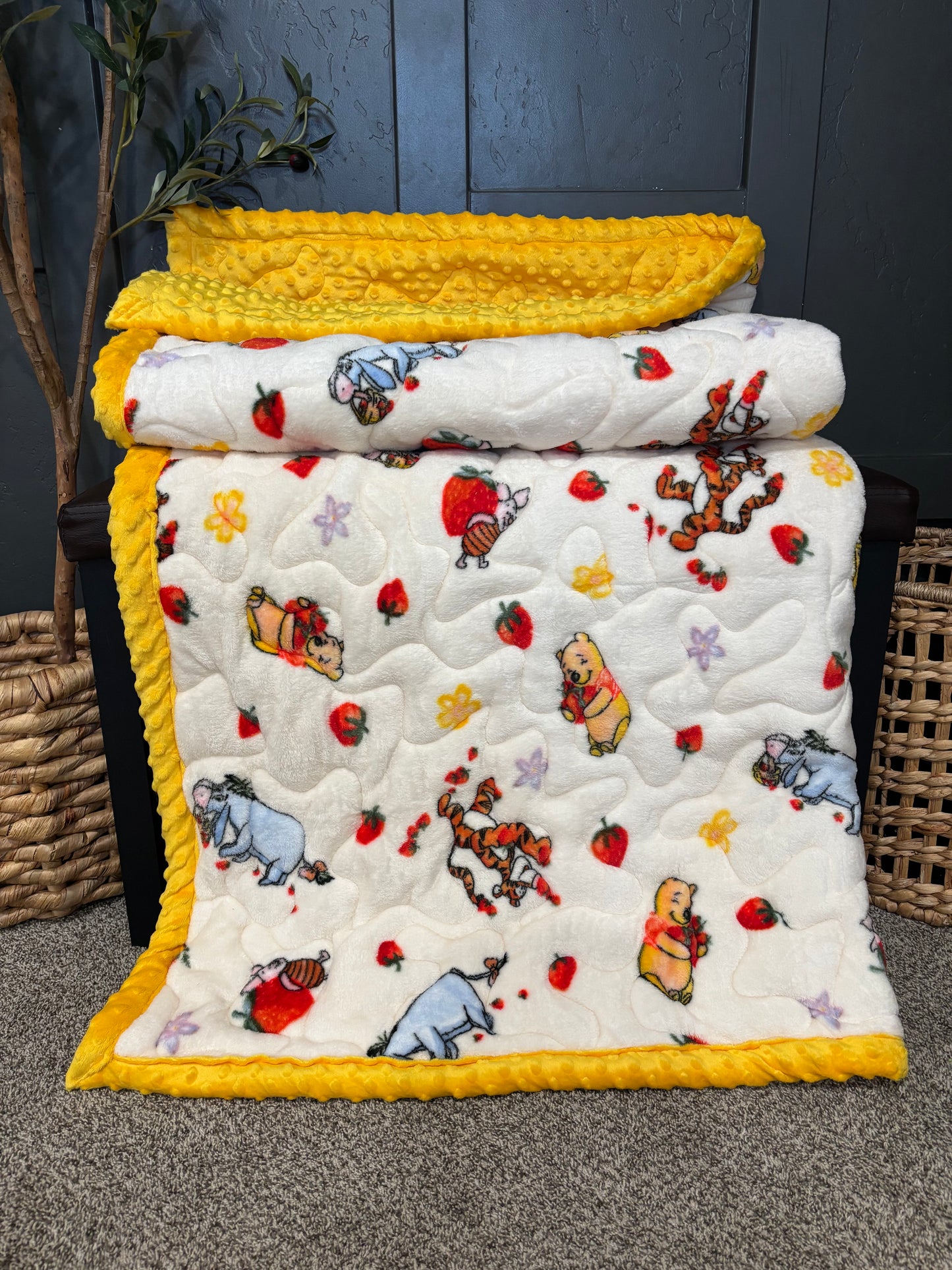 🍓 Strawberry Pooh Minky Blanket