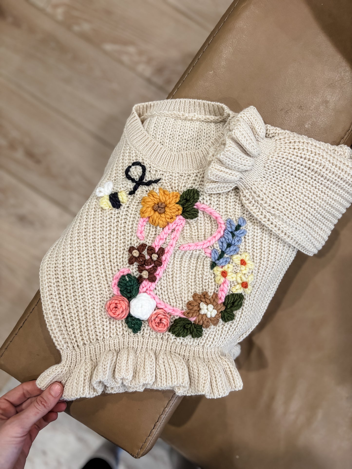 B sweater πΈπ