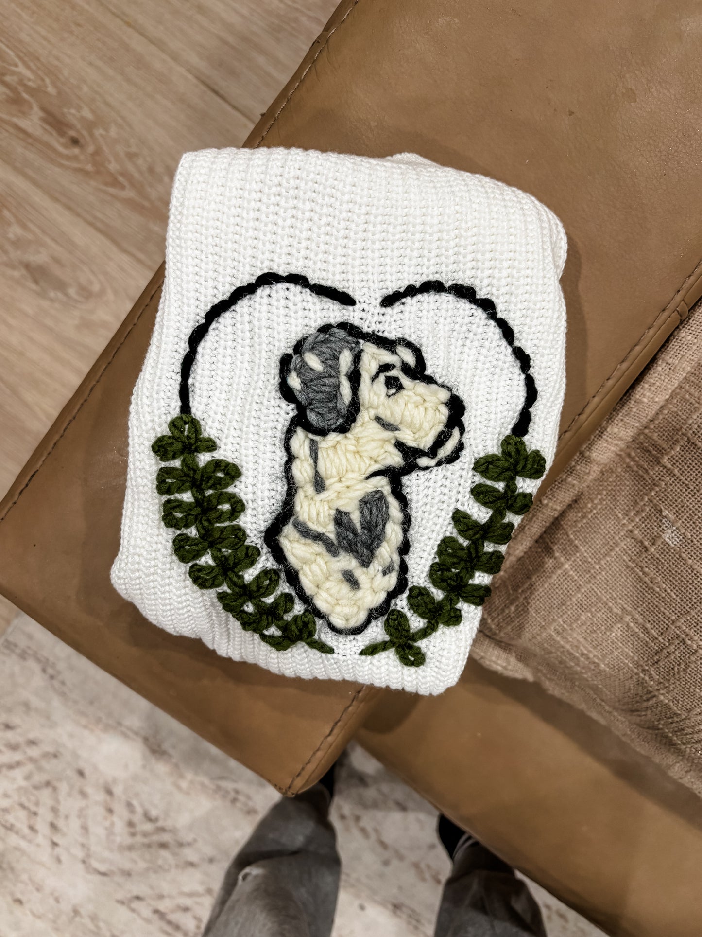 🐾hand-embroidered Labrador (Lab) sweater