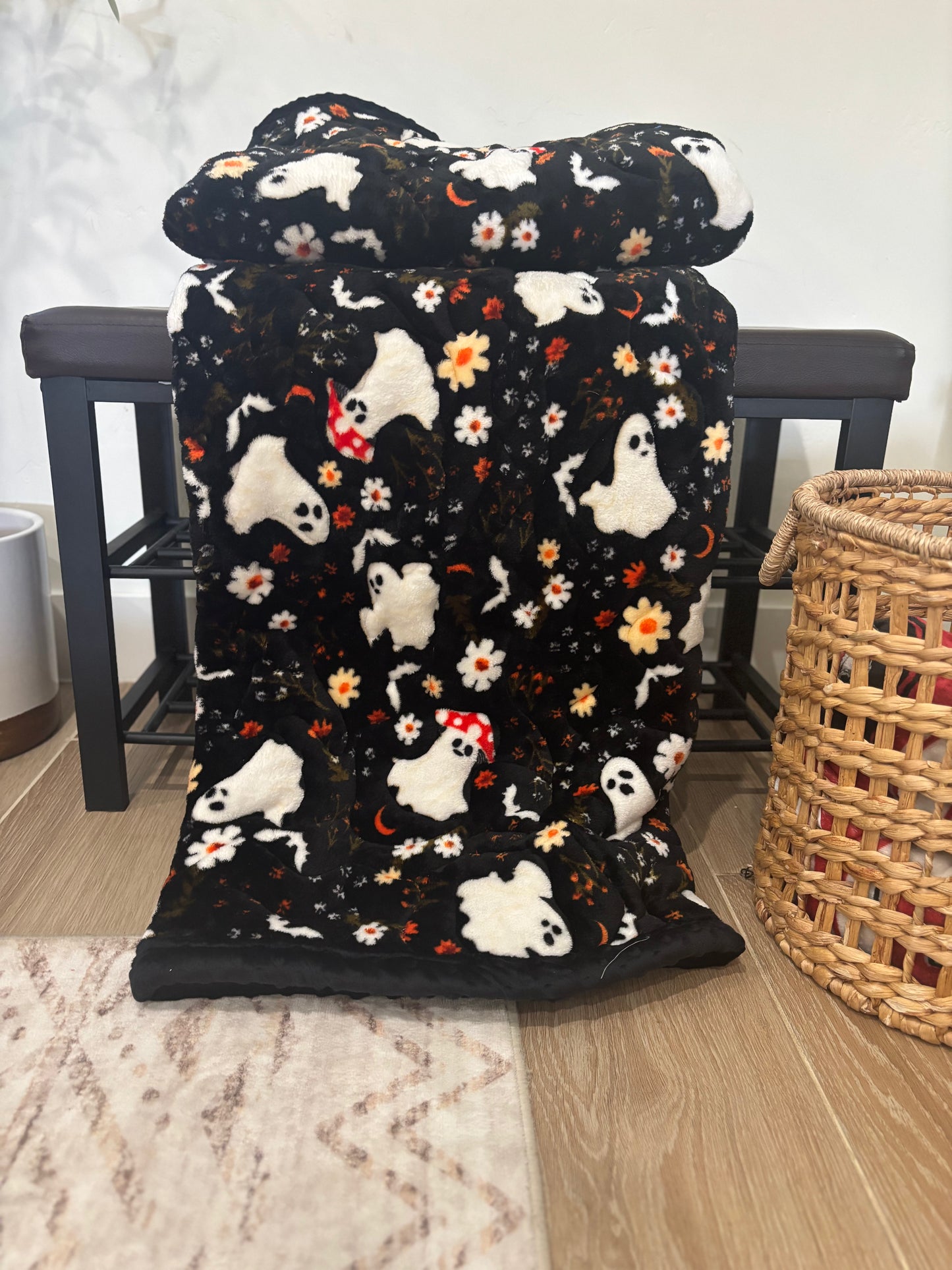 👻✌️ Groovy Ghost Minky Blanket 🖤