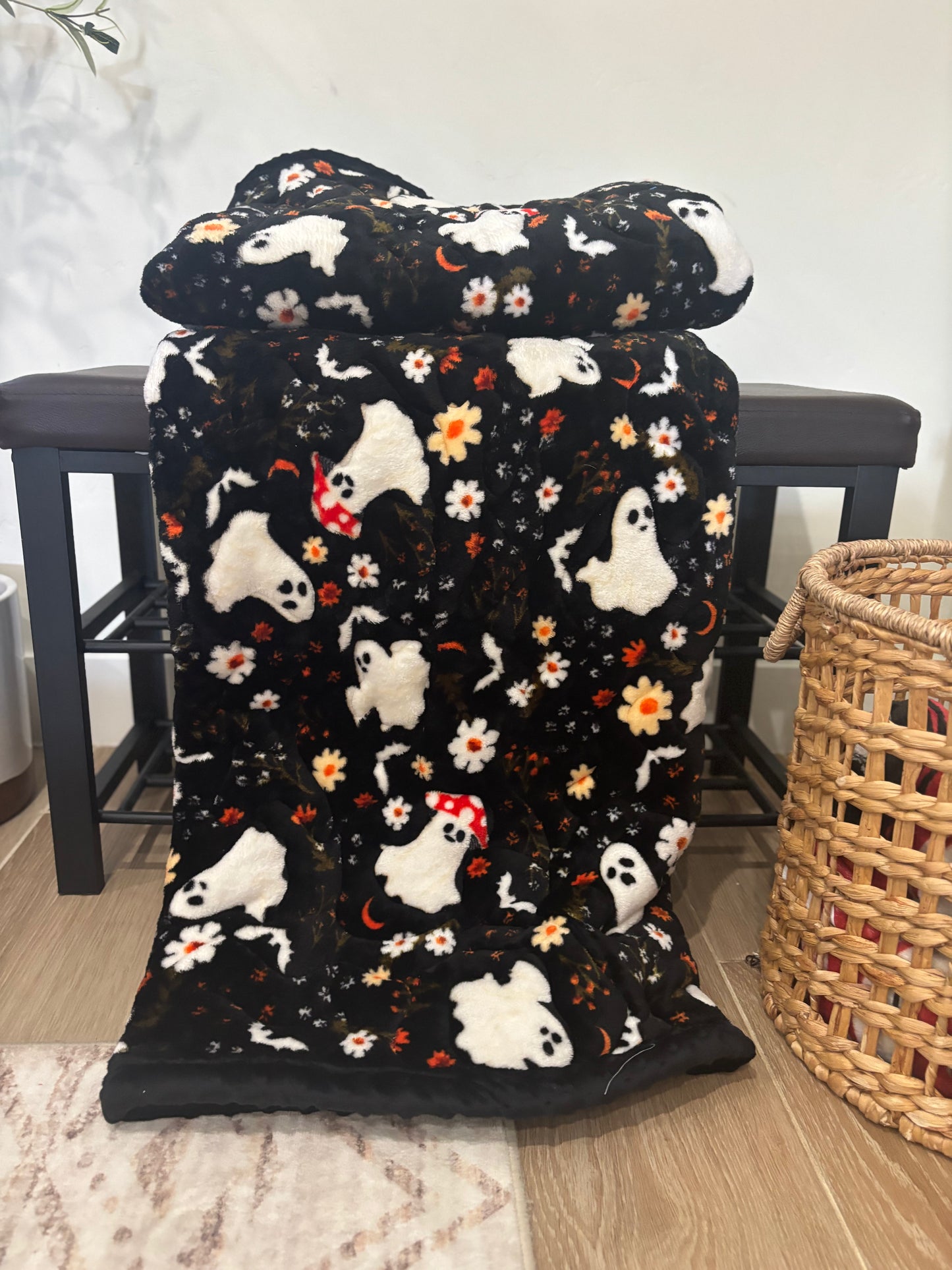 👻✌️ Groovy Ghost Minky Blanket 🖤