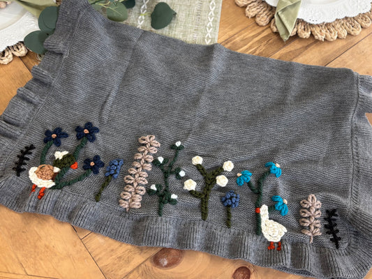 COLLAB PRICE Duck with floral garden blanket
