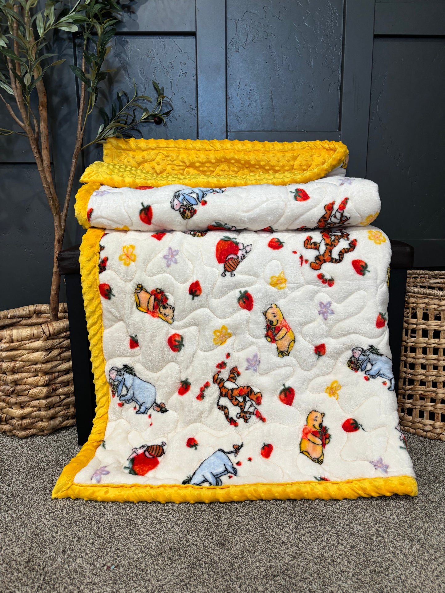 🍓 Strawberry Pooh Minky Blanket