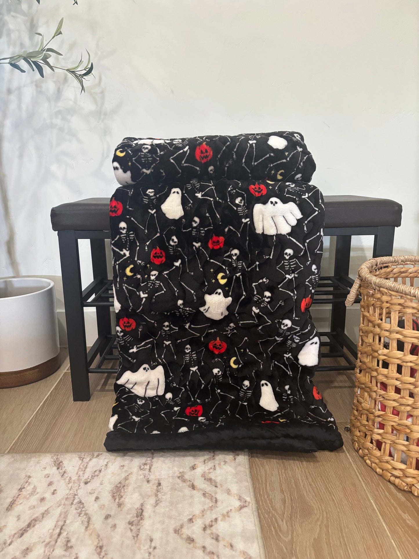 👻🎃 Spooky Season Minky Blanket 💀🖤