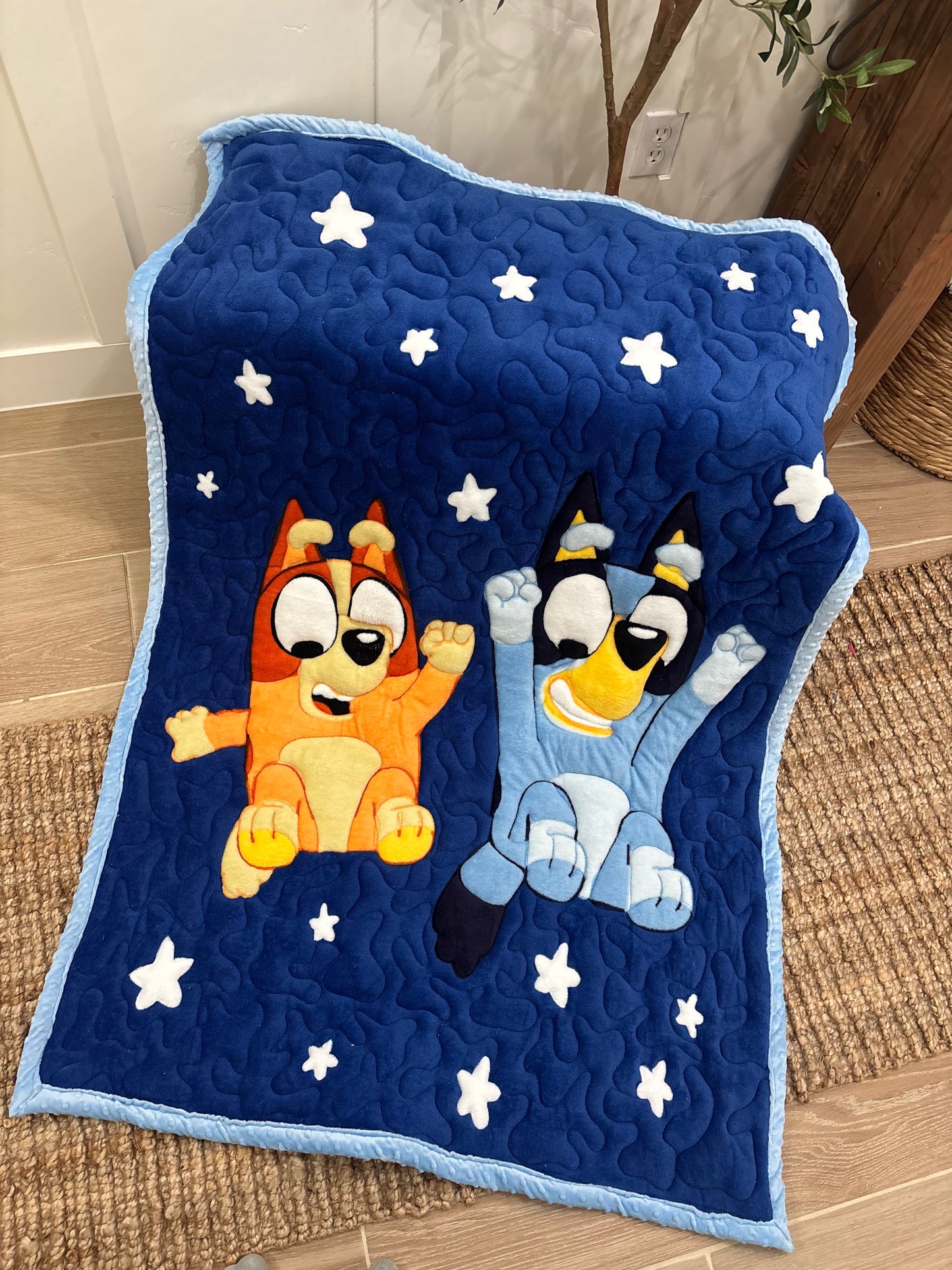 💙✨
Bluey Minky Blanket